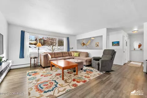 Living - 17269 Palos Verdes Dr, Eagle River, AK 99577 photo 4 of 8