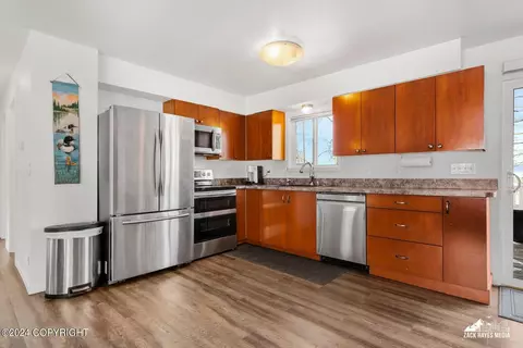 Kitchen - 17269 Palos Verdes Dr, Eagle River, AK 99577 photo 2 of 5