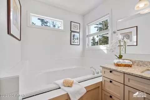 Bath - 11940 Circle Dr, Anchorage, AK 99507 photo 4 of 7