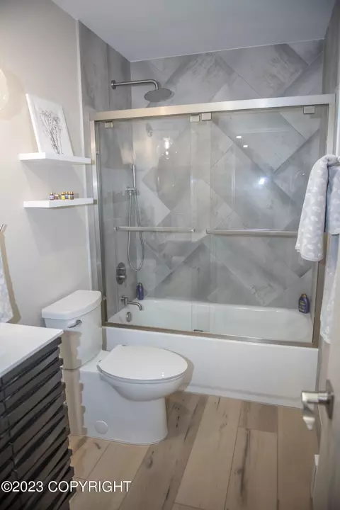 Bath - 3536 E 17th Ave, Anchorage, AK 99508 photo 7 of 13