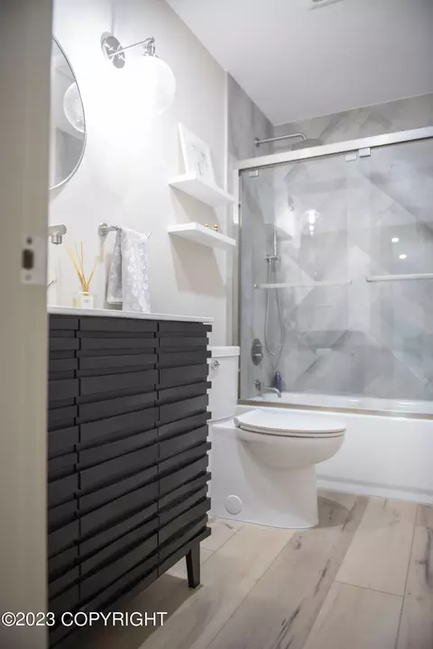 Bath - 3536 E 17th Ave, Anchorage, AK 99508 photo 10 of 13