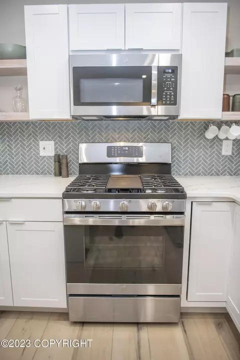 Kitchen - 3536 E 17th Ave, Anchorage, AK 99508 photo 11 of 15