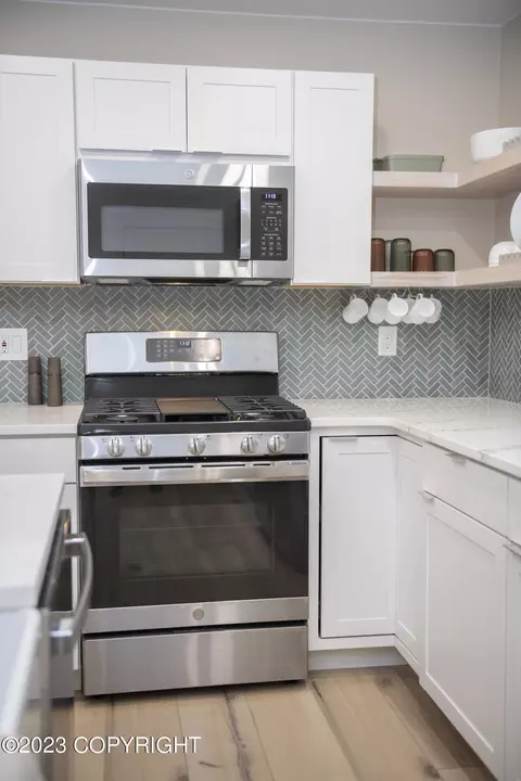 Kitchen - 3536 E 17th Ave, Anchorage, AK 99508 photo 6 of 15