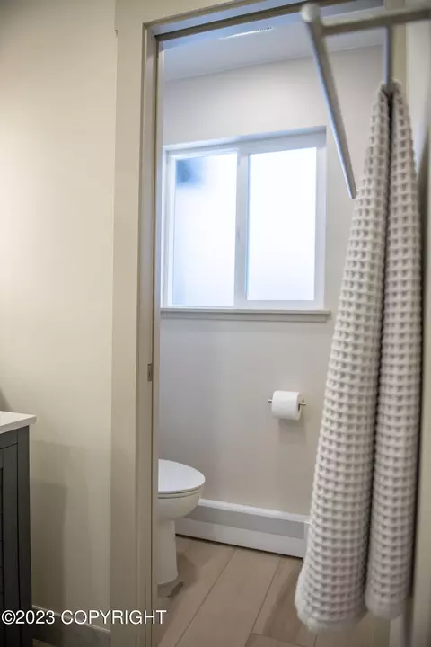 Bath - 3536 E 17th Ave, Anchorage, AK 99508 photo 4 of 13