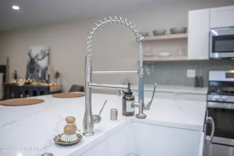 Kitchen - 3536 E 17th Ave, Anchorage, AK 99508 photo 4 of 15