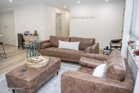 Living - 3536 E 17th Ave, Anchorage, AK 99508 photo 5 of 6