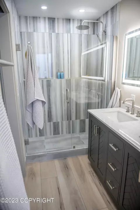 Bath - 3536 E 17th Ave, Anchorage, AK 99508 photo 2 of 13