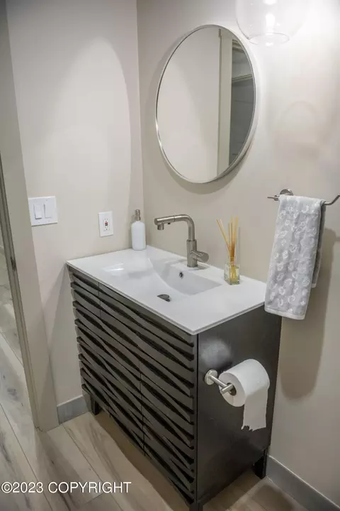 Bath - 3536 E 17th Ave, Anchorage, AK 99508 photo 9 of 13