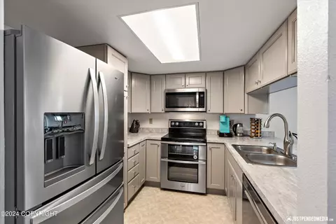 Kitchen - 8960 Joy Cir, Anchorage, AK 99502 photo 3 of 6