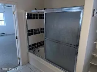 Bath - 22051 Upper Canyon Dr, Eagle River, AK 99577 photo 2 of 4