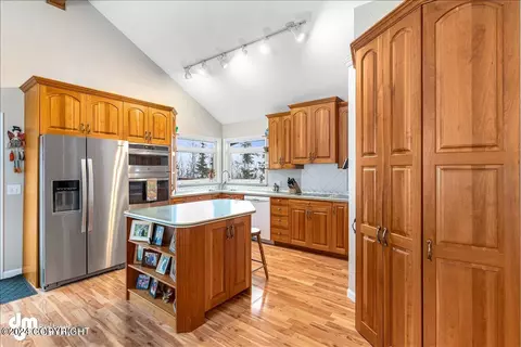 Kitchen - 27438 Paramount Dr, Eagle River, AK 99577 photo 1 of 4