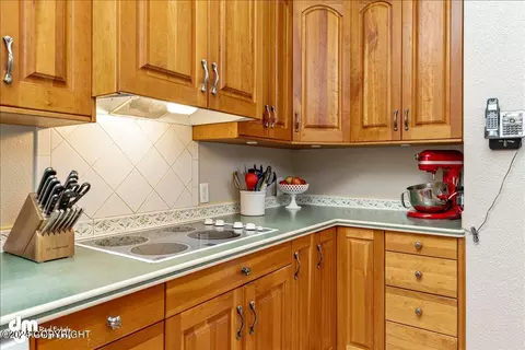 Kitchen - 27438 Paramount Dr, Eagle River, AK 99577 photo 4 of 4