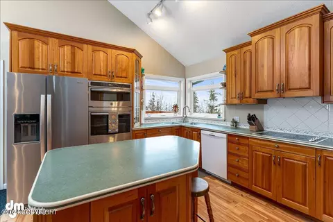Kitchen - 27438 Paramount Dr, Eagle River, AK 99577 photo 2 of 4