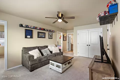 Living - 13346 Curry Ridge Cir, Eagle River, AK 99577 photo 3 of 5