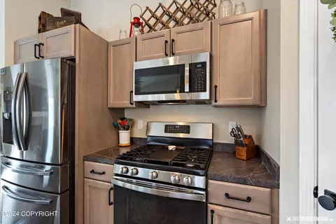 Kitchen - 13346 Curry Ridge Cir, Eagle River, AK 99577 photo 4 of 6