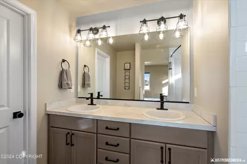 Bath - 13346 Curry Ridge Cir, Eagle River, AK 99577 photo 1 of 4