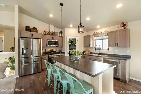 Kitchen - 13346 Curry Ridge Cir, Eagle River, AK 99577 photo 3 of 6