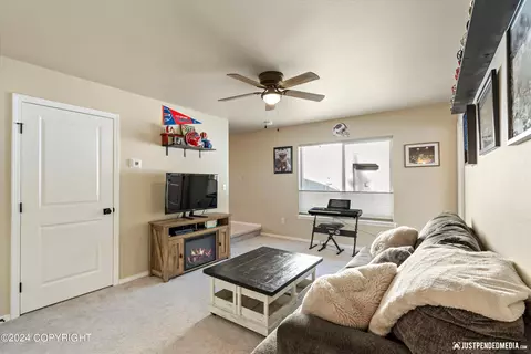 Living - 13346 Curry Ridge Cir, Eagle River, AK 99577 photo 5 of 5