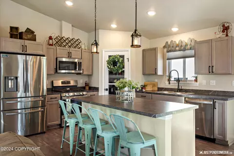 Kitchen - 13346 Curry Ridge Cir, Eagle River, AK 99577 photo 2 of 6