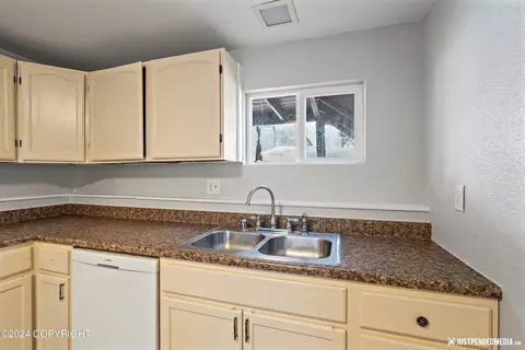 8110 E 5th Ave, Anchorage, AK 99504 photo 24