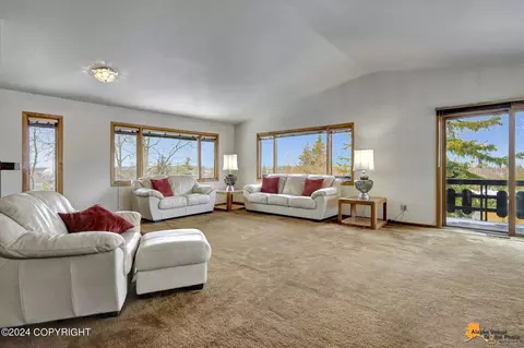 5370 Tudortop Cir, Anchorage, AK 99507