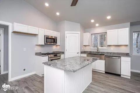 13281 E Cayuga Ave, Palmer, AK 99645