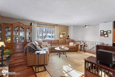 5325 E 41st Ave, Anchorage, AK 99508 photo 3