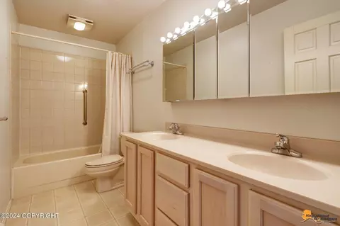 Bath - 1440 E St # 2, Anchorage, AK 99501 photo 3 of 3