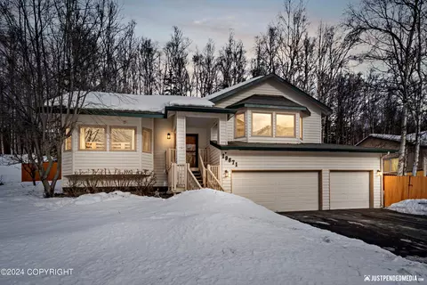 19671 N Mitkof Loop, Eagle River, AK 99577