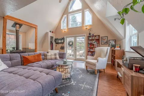 48 Carltons Dr, Ketchikan, AK 99901