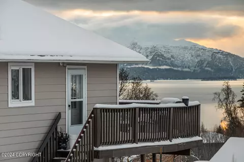 693 Rangeview Ave, Homer, AK 99603
