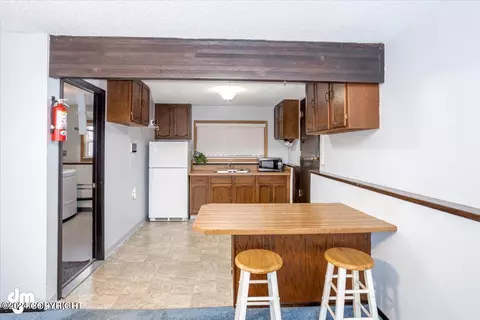 Kitchen - 7927 E 20th Ave, Anchorage, AK 99504 photo 4 of 6