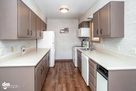 Kitchen - 7927 E 20th Ave, Anchorage, AK 99504 photo 1 of 6