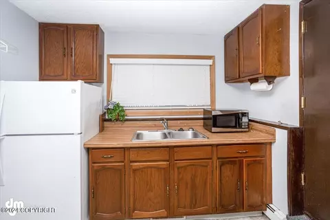 Kitchen - 7927 E 20th Ave, Anchorage, AK 99504 photo 6 of 6
