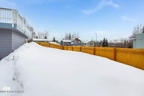 Exterior - 2011 Steeple Dr, Anchorage, AK 99516 photo 7 of 9