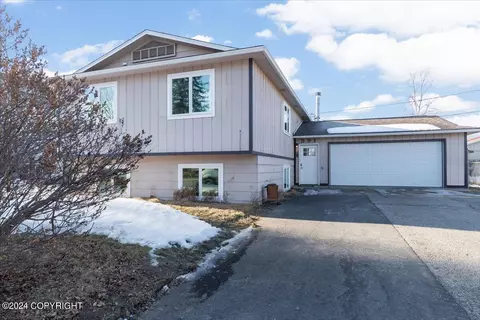 591 Slater Dr, Fairbanks, AK 99701