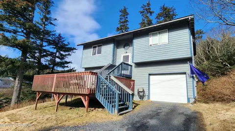 4093 Parkside Dr, Kodiak, AK 99615