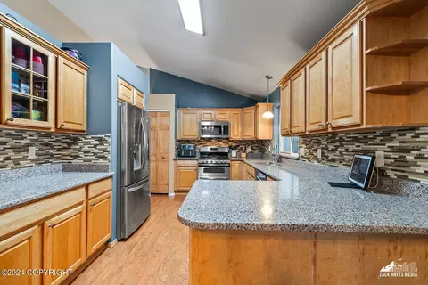 Kitchen - 19721 Revilla Cir, Eagle River, AK 99577 photo 3 of 9