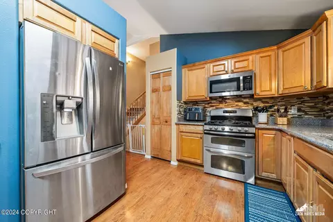 Kitchen - 19721 Revilla Cir, Eagle River, AK 99577 photo 5 of 9