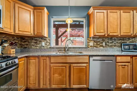 Kitchen - 19721 Revilla Cir, Eagle River, AK 99577 photo 7 of 9