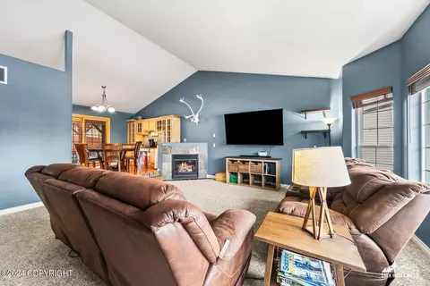 Living - 19721 Revilla Cir, Eagle River, AK 99577 photo 2 of 5