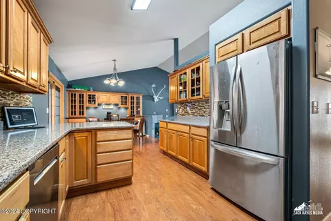 Kitchen - 19721 Revilla Cir, Eagle River, AK 99577 photo 8 of 9