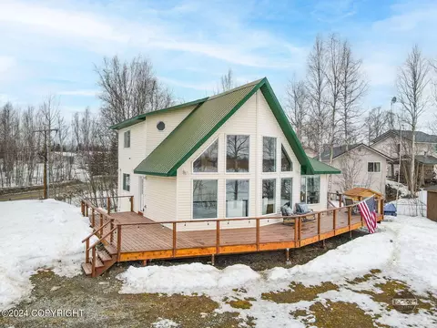 475 S Beaver Lake Rd, Big Lake, AK 99652