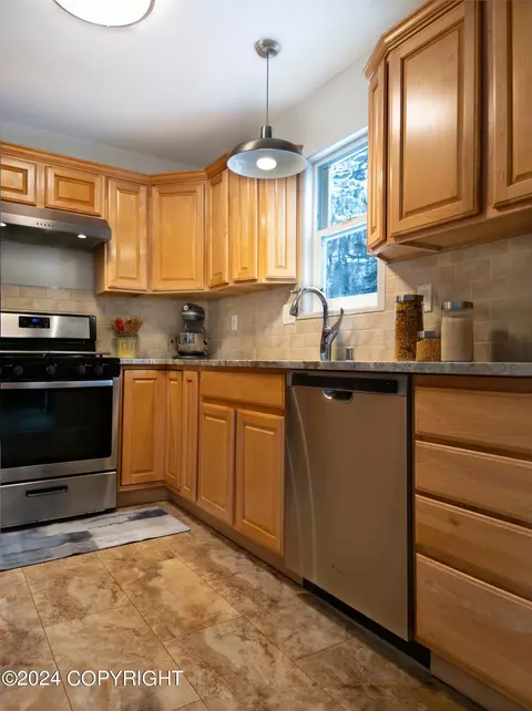 10227 Wren Ln, Eagle River, AK 99577 photo 15