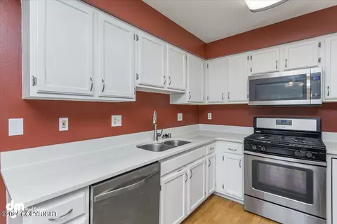 Kitchen - 18634 N Lowrie Loop, Eagle River, AK 99577 photo 2 of 3