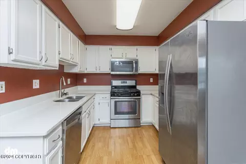 Kitchen - 18634 N Lowrie Loop, Eagle River, AK 99577 photo 1 of 3