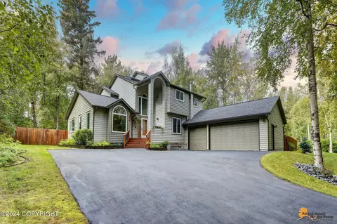 6816 Lowell Cir, Anchorage, AK 99502