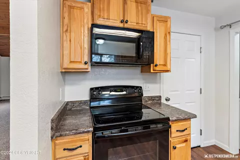 Kitchen - 17201 Kantishna Dr, Eagle River, AK 99577 photo 3 of 5