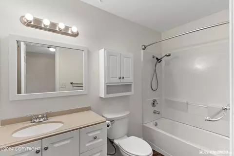 Bath - 17201 Kantishna Dr, Eagle River, AK 99577 photo 2 of 2