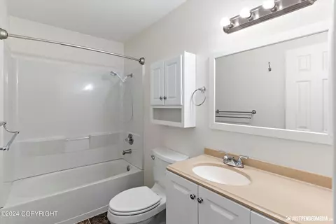 Bath - 17201 Kantishna Dr, Eagle River, AK 99577 photo 1 of 2